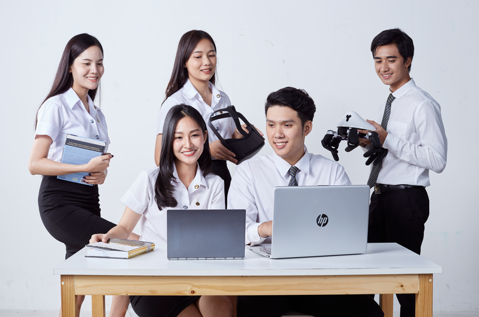 ภาพบรรยากาศห้องปฏิบัติการและนักศึกษา DTI SAU